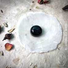 Cargar imagen en el visor de la galería, Ombliguera de Obsidiana Nevada