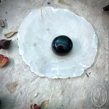 Cargar imagen en el visor de la galería, Ombliguera de Obsidiana Nevada