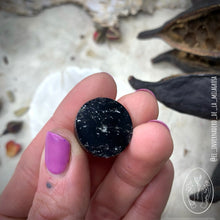 Cargar imagen en el visor de la galería, Ombliguera de Obsidiana Nevada