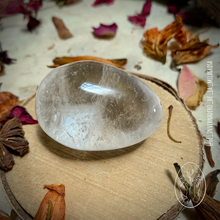 Cargar imagen en el visor de la galería, Yoni Egg de Cuarzo Cristal, mediano sin agujero