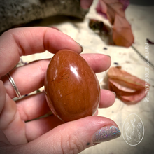 Cargar imagen en el visor de la galería, Yoni Egg de Jaspe Rojo mediano, sin agujero.