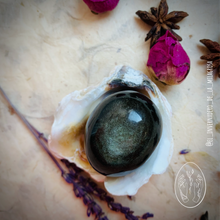 Cargar imagen en el visor de la galería, Huevo Yoni de Obsidiana Dorada Mediano, sin agujero.