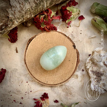 Cargar imagen en el visor de la galería, Huevo Yoni de Jade (jadeita)