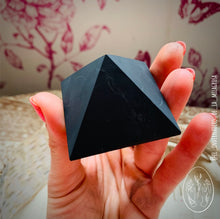 Cargar imagen en el visor de la galería, Pirámide de Shungita