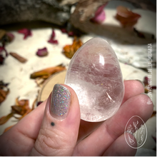 Cargar imagen en el visor de la galería, Yoni Egg de Cuarzo Cristal, mediano sin agujero