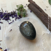 Cargar imagen en el visor de la galería, Huevo Yoni de Obsidiana Dorada pequeño, sin agujero