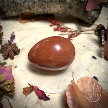 Cargar imagen en el visor de la galería, Yoni Egg de Jaspe Rojo mediano, sin agujero.