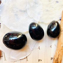 Cargar imagen en el visor de la galería, Huevo yoni de Obsidiana Negra
